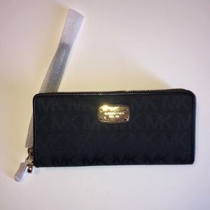 Michael Kors wallet wristlet embossed Mk  Black